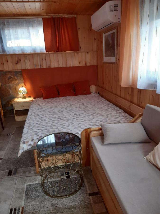Matyas Apartman Tard Экстерьер фото